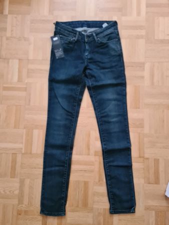 NEU Levis Revel Jeans 25/32 Skinny Leg, Low Rise, Demi Curve