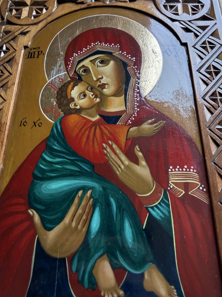 Statuette: Ikon Madonna mit Kind geschnitzt Holz bemalt – Usato da Plasselb venduto da SeislerBrocki 1