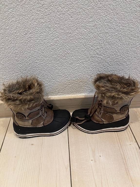 Scarpe per ragazzi: Bottes de neige, taille 25 – Usato da Chapelle-s-Moudon venduto da vanesso 2