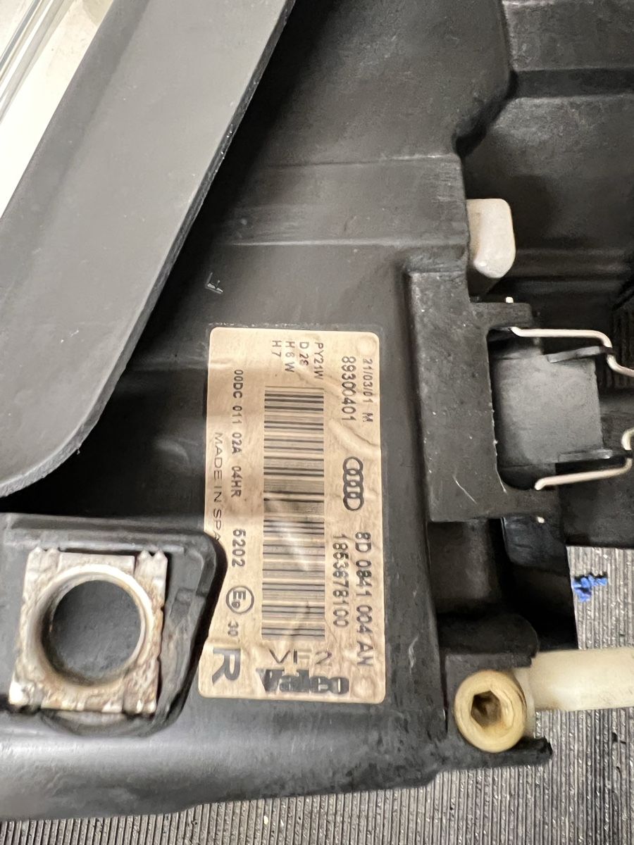 Audi Fari: Scheinwerfer Audi RS4 Xenon – Usato da Schaanwald FL venduto da G60_Power 3