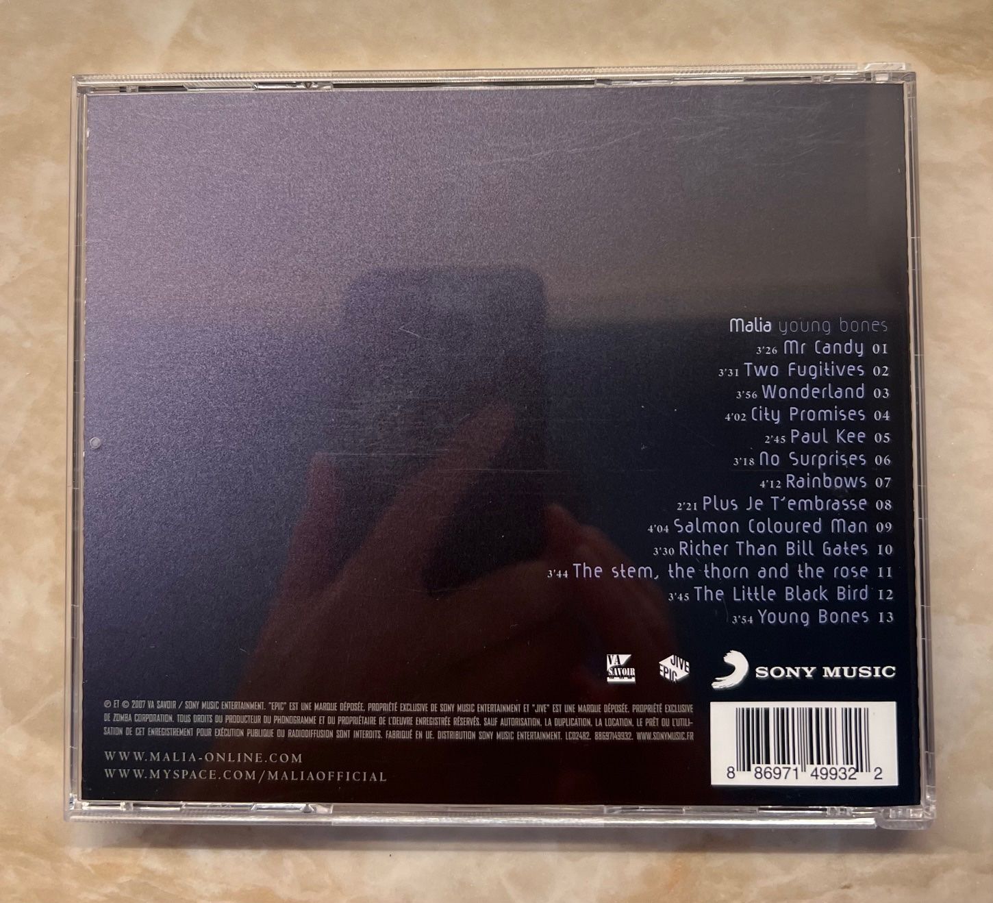 CDs: Malia - young bones – Gebraucht aus Liestal von 99katzen 1