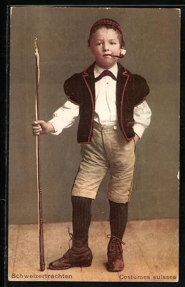 Cartes postales: Junge in Schweizertracht mit Tabakpfeife – D'occasion à Berlin par bartko-reher