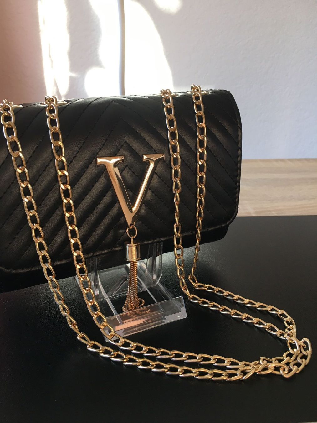 Borse da donna: 185 Schwarze V-Handtasche – Nuovo (secondo la descrizione) da Sion venduto da NoblesOfHelvetia