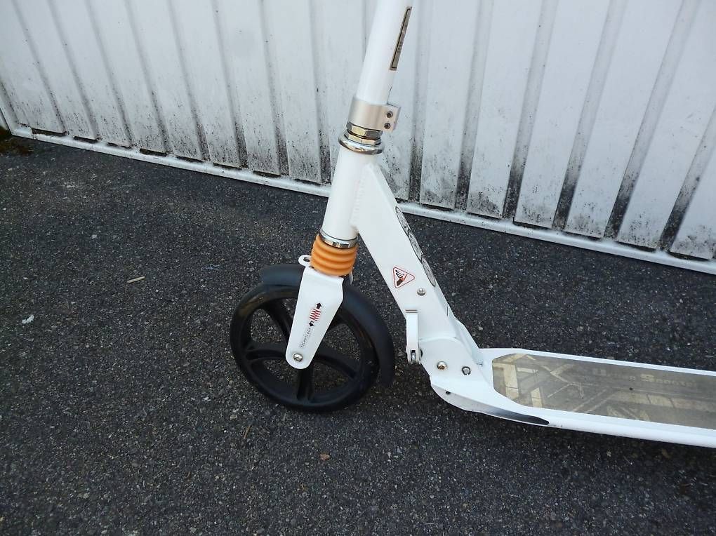 Kickboard: tolles Trottinet – Usato da Neuhausen venduto da Charlotte51 1
