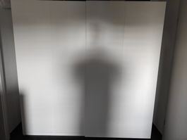 Kleiderschrank weiss 2  Schiebetüren gebraucht