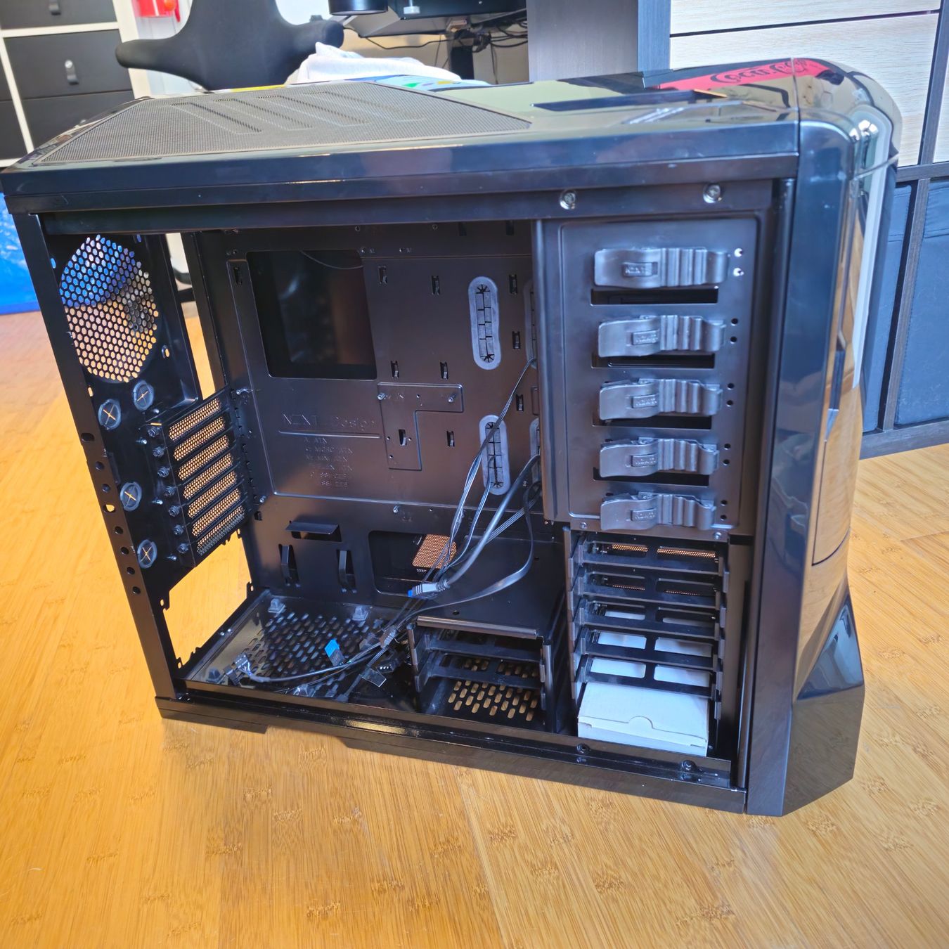 NZXT Custodie: PC Gehäuse - NZXT Phantom Schwarz/Black – Usato da Dietlikon venduto da DonatoDeluxe 4