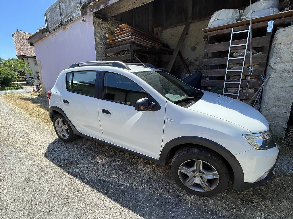 Autos: Dacia Sandero Stepway Tce 90 – D'occasion à Vesin par mfm_ql6k 1