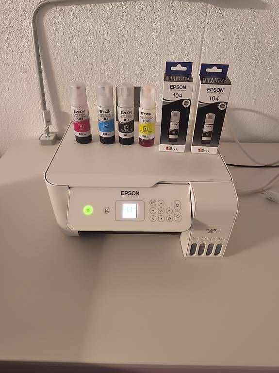 Stampanti: Epson EcoTank ET-2726 Drucker WLAN + extra Tinte – Usato da Tuggen venduto da kon_xtg7