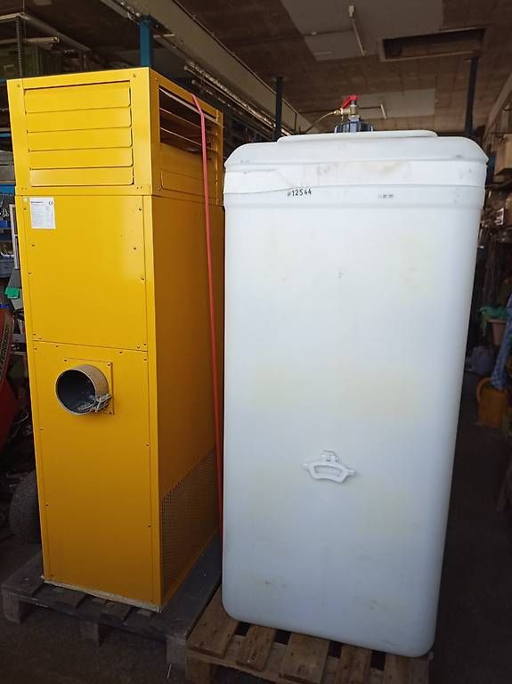 Radiateurs: Warmluftheizung MASTER mit Heizöltank – D'occasion à Pailly par Papichel 1