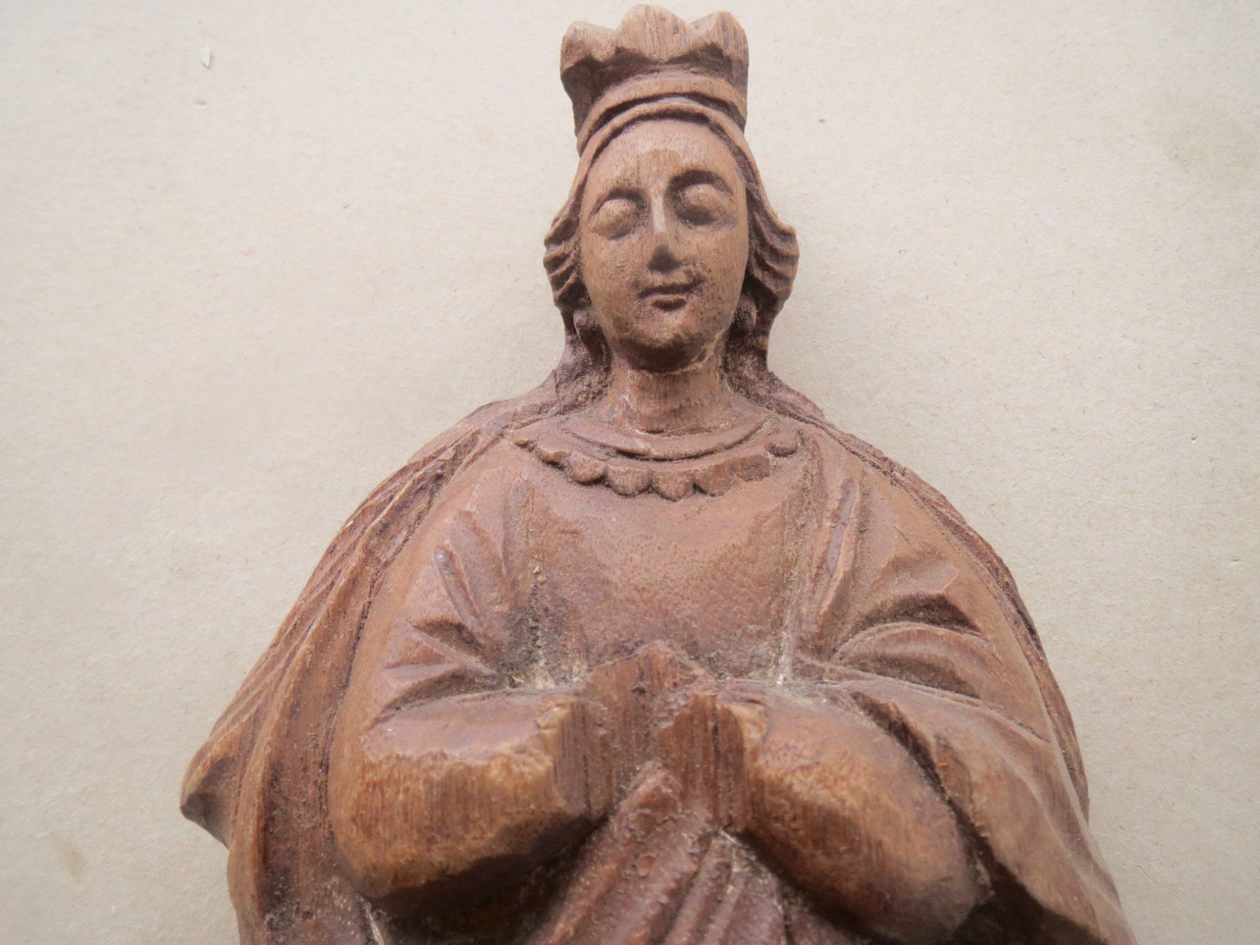 Statuette: Antike Holzfigur Madonna mit Kind, geschnitzt – Usato da Tagelswangen venduto da Miski 3