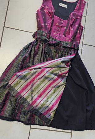 Tracht schwarz + bordeaux mit Stickerei Gr 42 Marke: Isar
