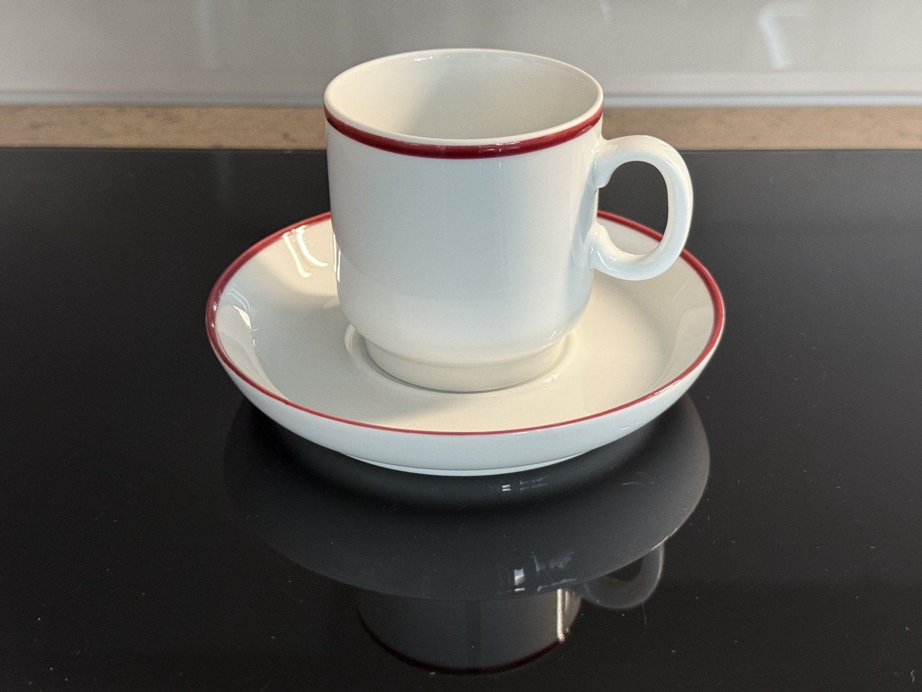 Thomas Tazze: Thomas Scandic Rubin Kaffeetassen mit Unterteller – Usato da Zürich venduto da KatZH