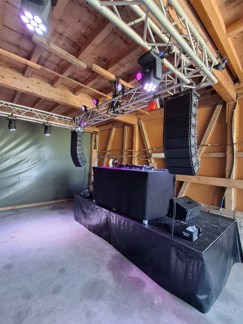 Casse acustiche: Komplettes Pronomic V-Array Line Array – 16 Tops / 2 Subs / – Usato da Wängi venduto da Starlight-Show