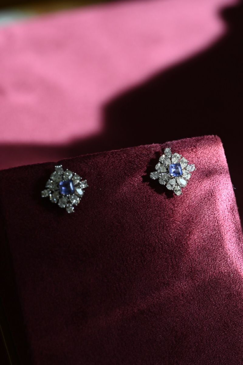 Orecchini pendenti & Orecchini a lobo: Amethyst and Diamond Stud Earrings – Nuovo (secondo la descrizione) da Zürich venduto da Pandainlondon 1