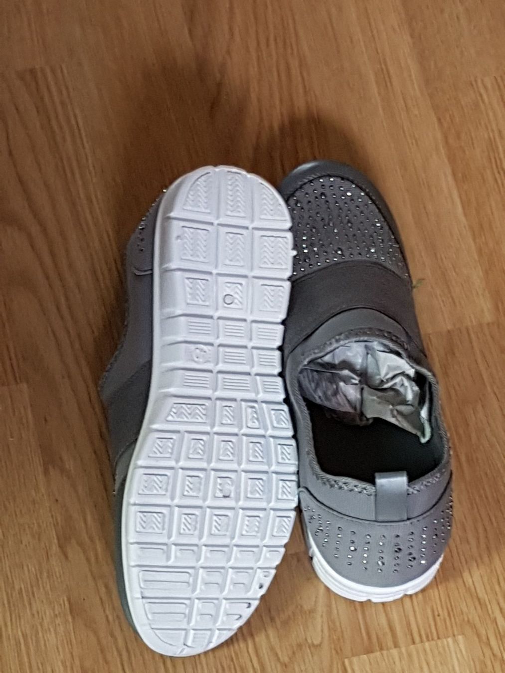 Scarpe da donna: Neue Sport und FreizeitschuheGr.40klein geschnitten eher 39 – Nuovo (secondo la descrizione) da Döttingen venduto da Verkauf 1