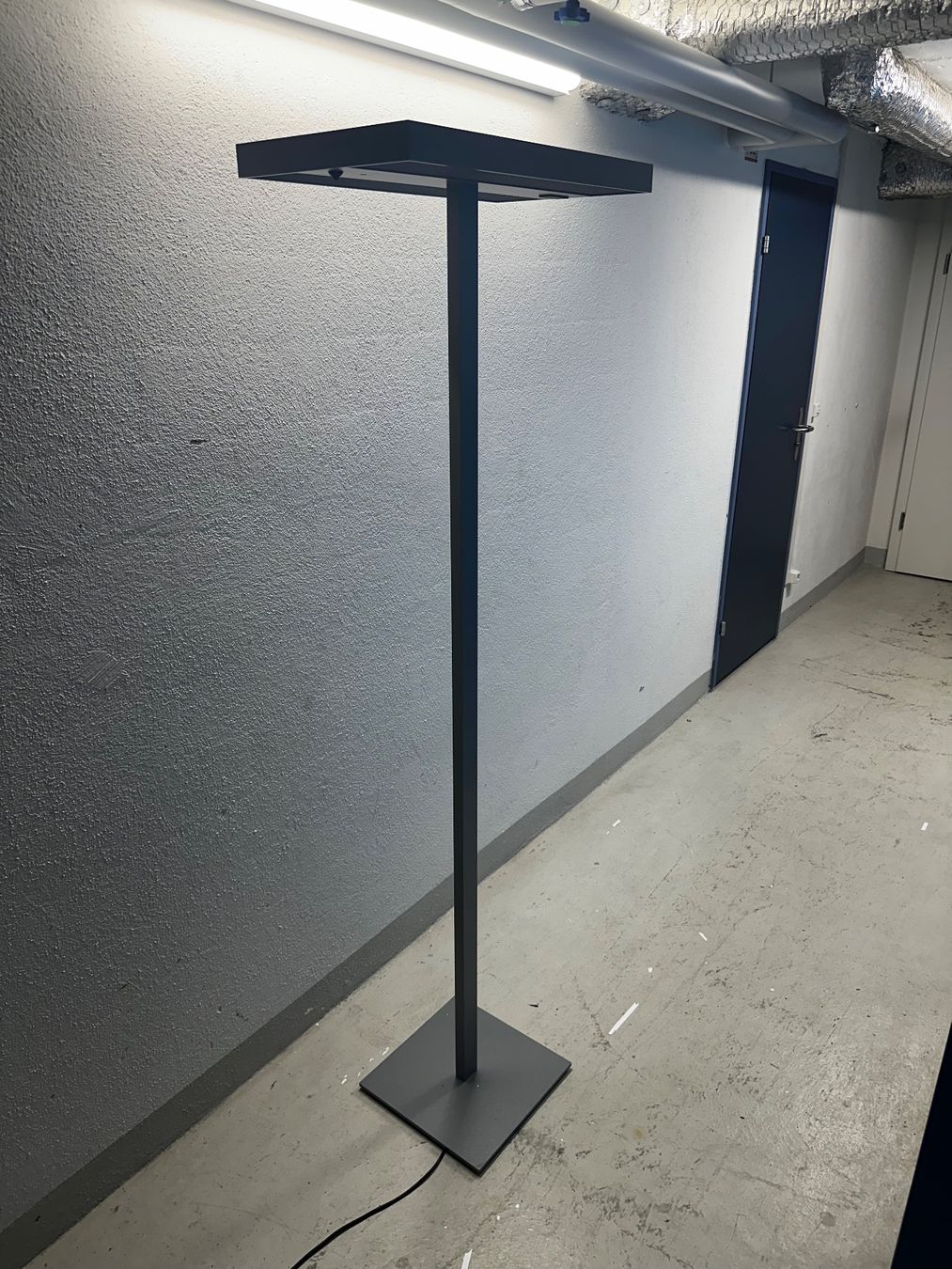 Lampade: Büro-Stehlampe – DEFEKT – Difettoso da Zürich venduto da Linvo-AG