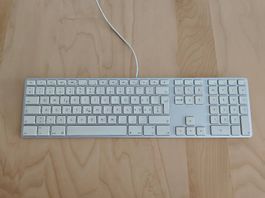 Apple Tastatur A1243  gereinigt, mit 2 USB-Anschlüssen