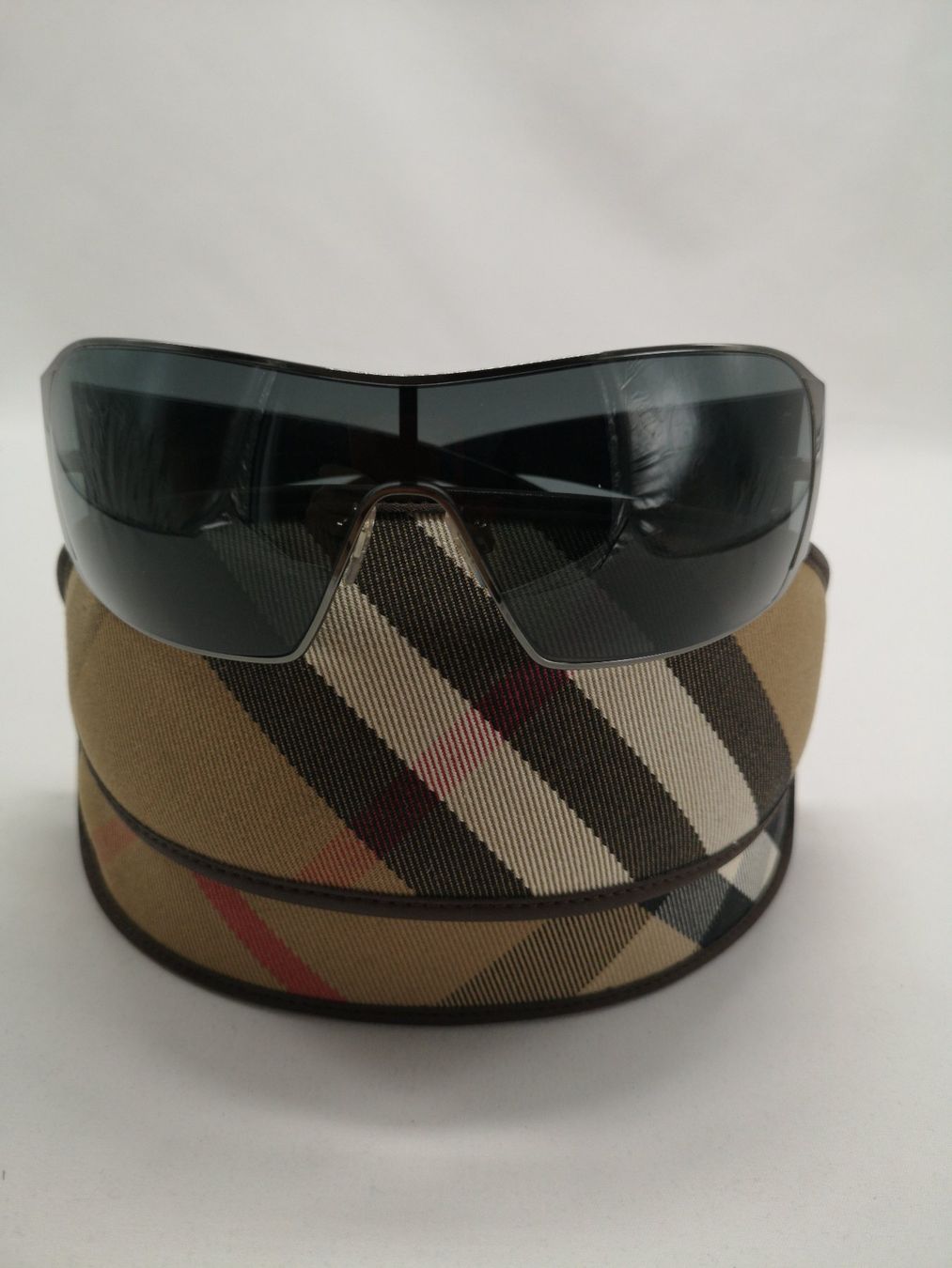Burberry Brillen & Gläser: BURBERRY / Authentiques / Luxe - Qualité - Elégance ! – Gebraucht aus Bulle von italicum 7