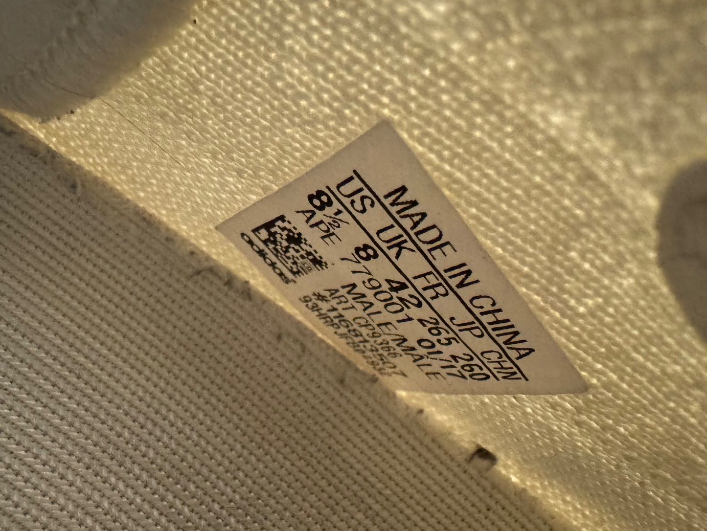 Scarpe da uomo: YEEZY BOOST 350 V2 'CREAM WHITE / TRIPLE WHITE' Size 42 – Usato da Horgen venduto da clarki 3