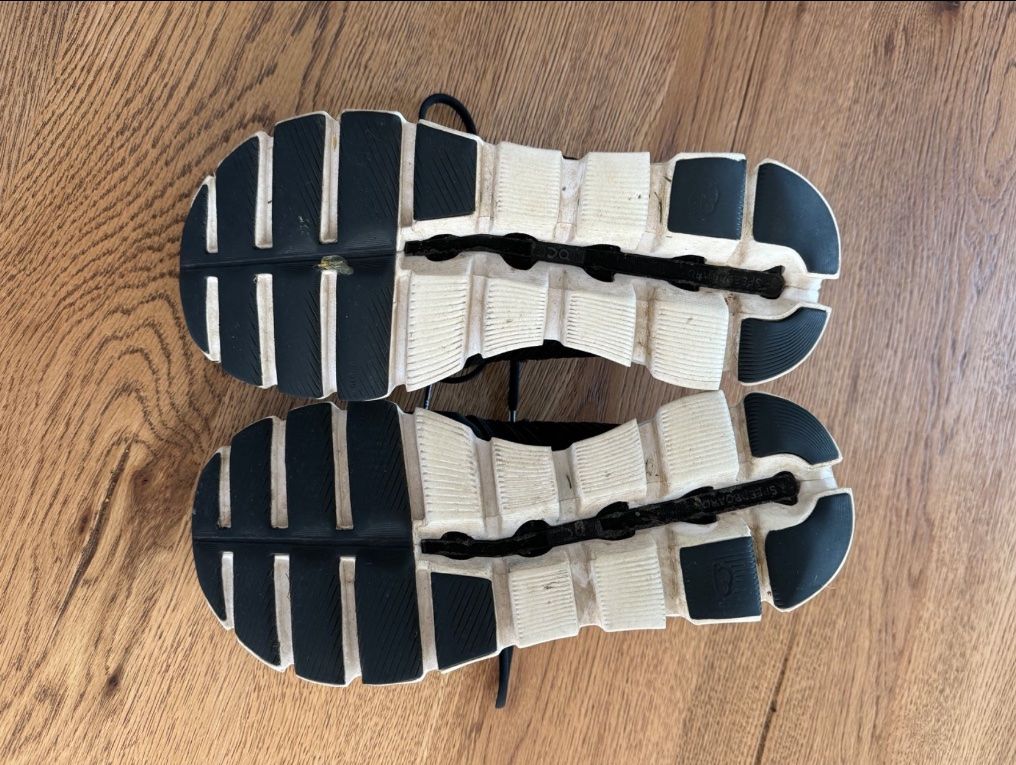 On Scarpe da uomo: Chaussures On Cloud noires 41 – Usato da Geneve venduto da Monthoux13 2