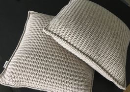 2 Kissen 45x45cm - Strick. Top Qualität und neuwertig.