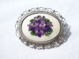 Wunderschöne filigrane Vintage Brosche, bestickt; Handarbeit