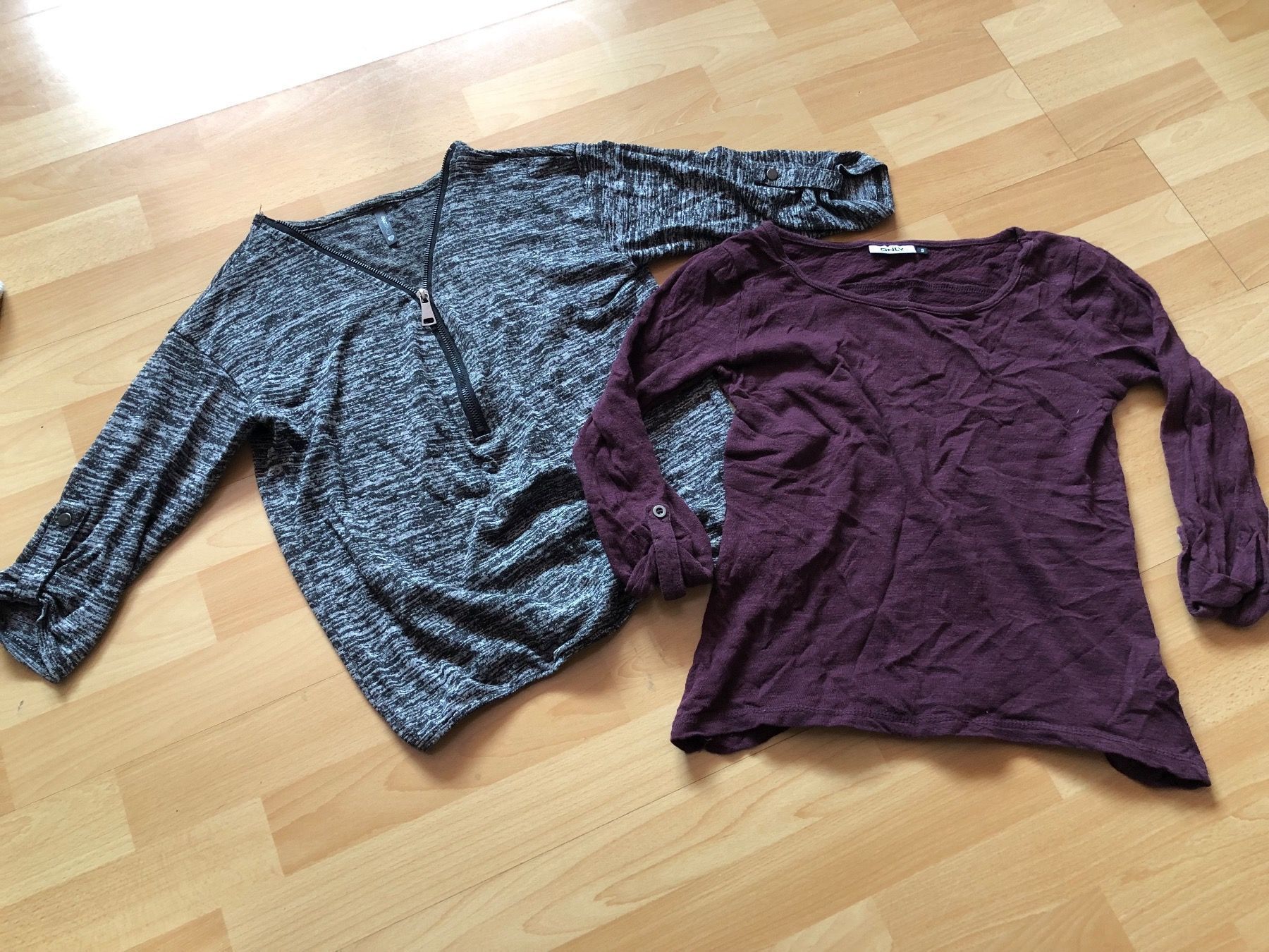 Lotti di vestiti: Oberteile, Gr. XS /S, 2 Stk. – Usato da Hallwil venduto da claire70