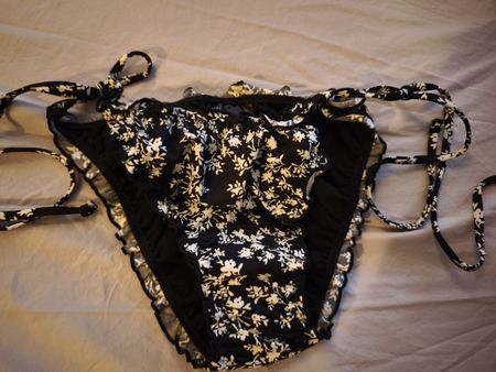 NEW H&M Bikini Bottom Floral Print Size S Black White
