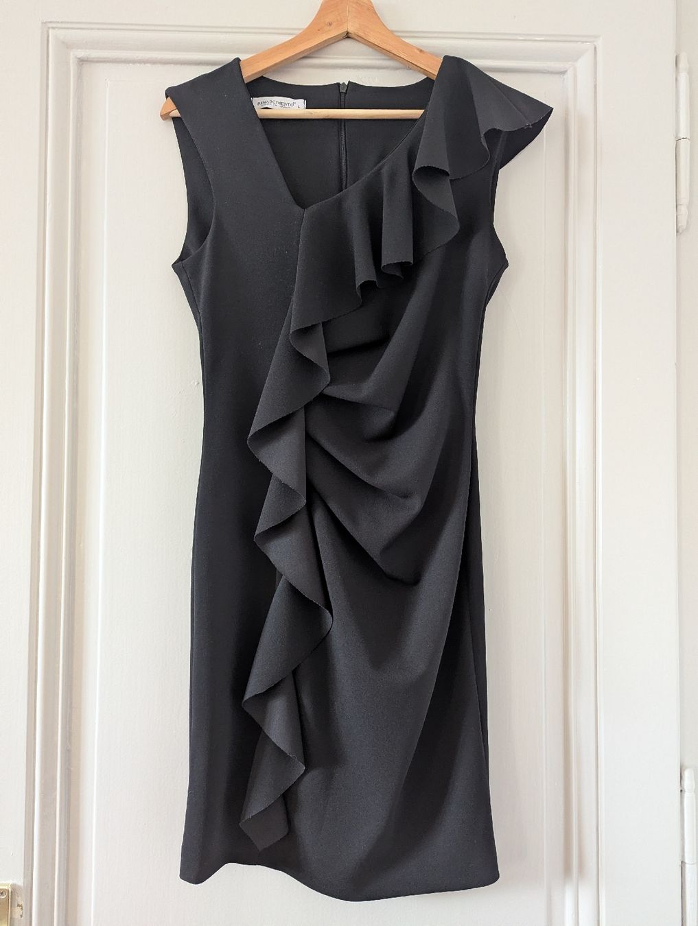 Kleider: robe noire rinascimento L – Gebraucht aus Montreux von dem_gyt9