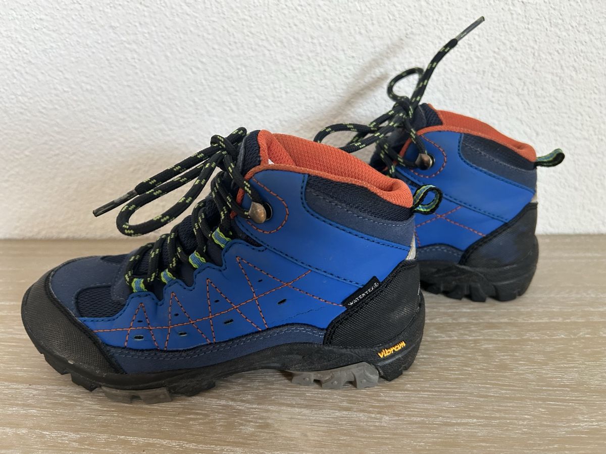 Scarpe per ragazzi: Kinder Wanderschuhe blau Grösse 31/32 leichte Gebrauchsspure – Usato da Wolhusen venduto da eve_m6cg