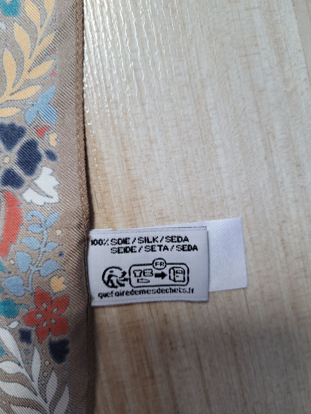 Longchamp Foulard & Sciarpe: Foulard/Seidenschal von Longchamp – Nuovo (secondo la descrizione) da Ebikon venduto da miguuu19 9