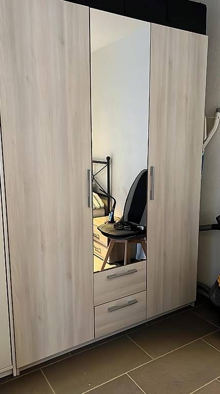 Armadi: Armoire avec miroir  – Usato da Collombey venduto da igor.pavlov