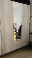 Armoire avec miroir 