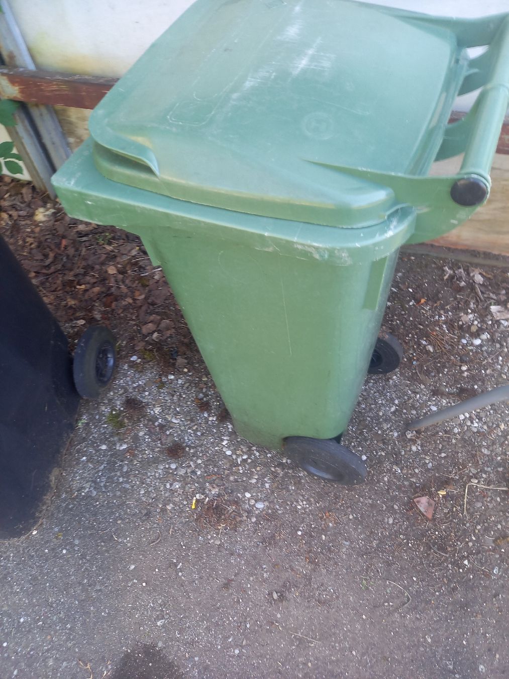 Sonstiges für Büro & Gewerbe: Grüncontainer 120 Lt – Gebraucht aus NIEDERBUCHSITEN von jut_lpv5 5