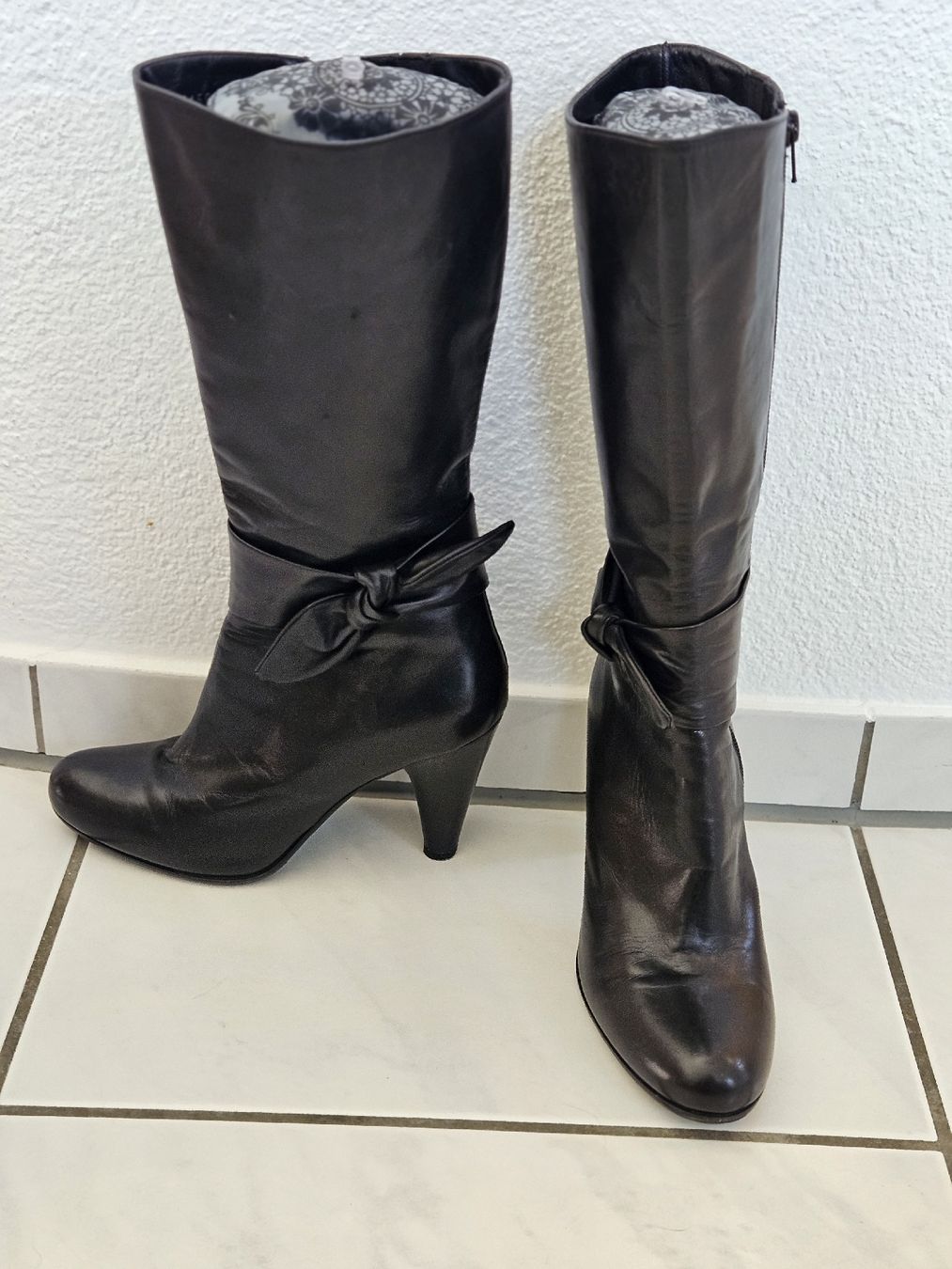 Chaussures femmes: Schwarze Stiefel – D'occasion à Ebikon par SecondChance_byM 1