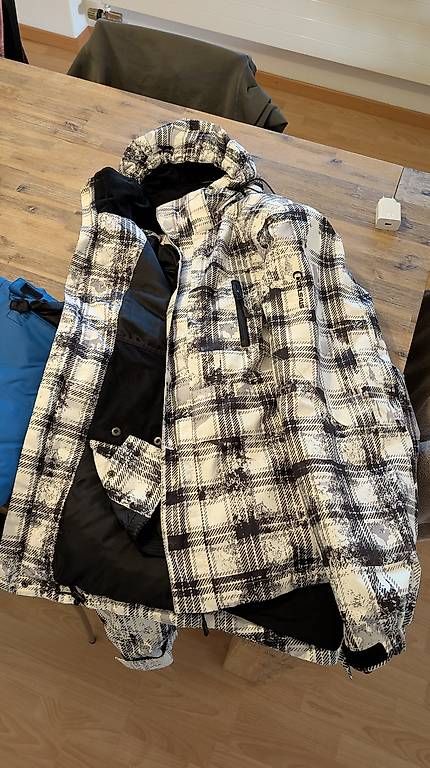 Giacche: Skijacke, Winterjacke Grösse L – Usato da Birmenstorf AG venduto da san_7w9c 2