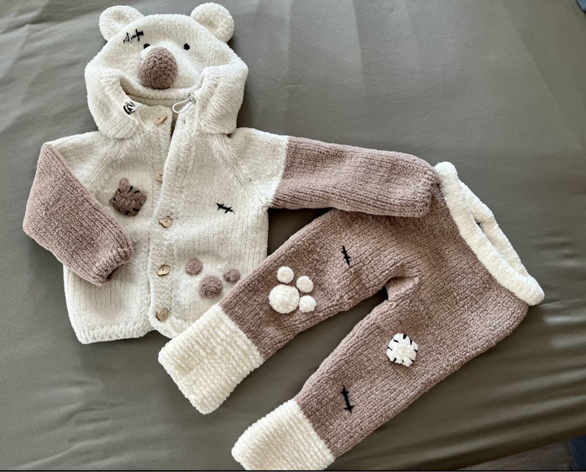 Lotti di vestiti: Ensemble bébé chaud ours polaire fait main – Usato da La Chaux-de-Fonds venduto da Sabinchenn