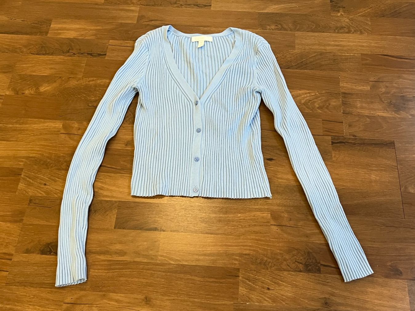 H&M Maglioni & Felpe: H&M Feinstrick Cardigan Hellblau gerippt Gr. S – Usato da Hondrich venduto da Greppen37