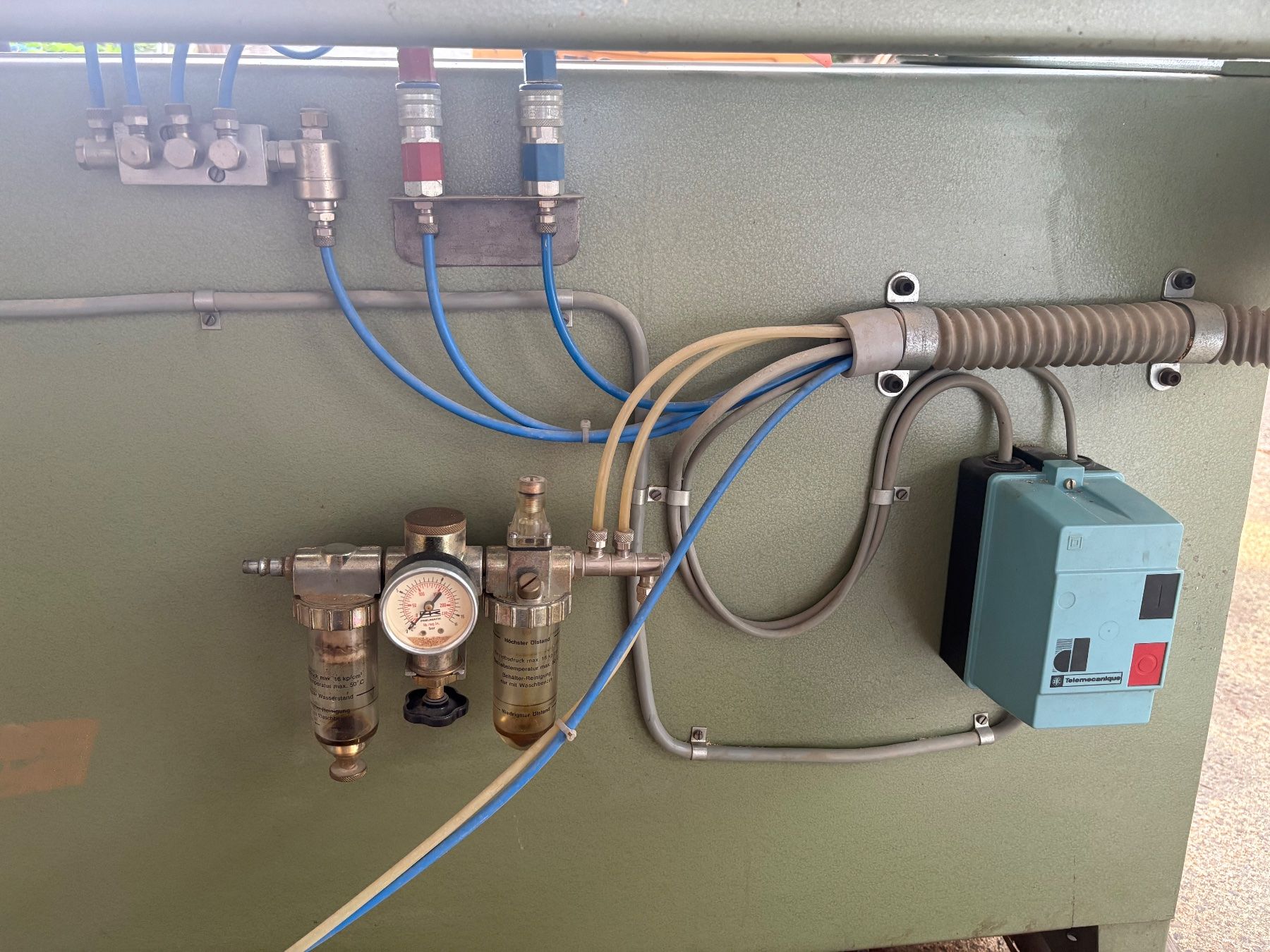 Toutes les machines: Reihenlochbohrmaschine – D'occasion à Laupen ZH par LukasT. 1