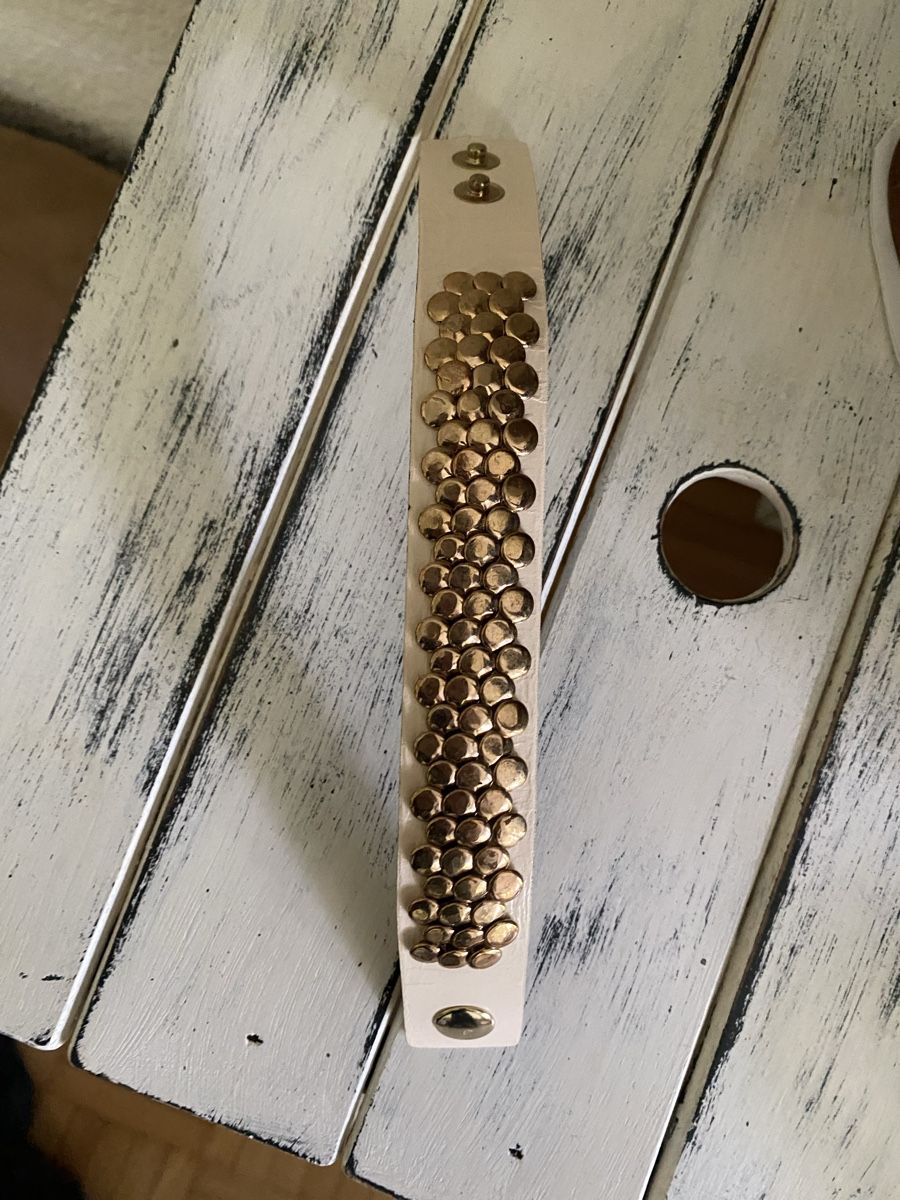Bracciali & Braccialetti: Armband beige mit Kupfernieten – Usato da Schönenberg ZH venduto da Pfupfli1
