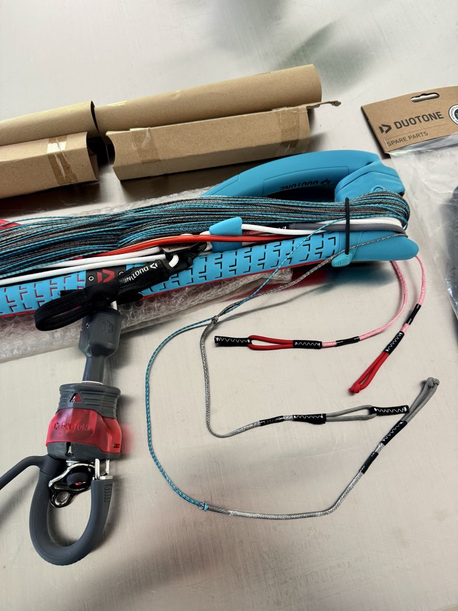 Duotone Aquilone: Duotone Trust Bar Quad Control 2026 - M - Freeride – Nuovo (secondo la descrizione) da Vandoeuvres venduto da mathdriving 2