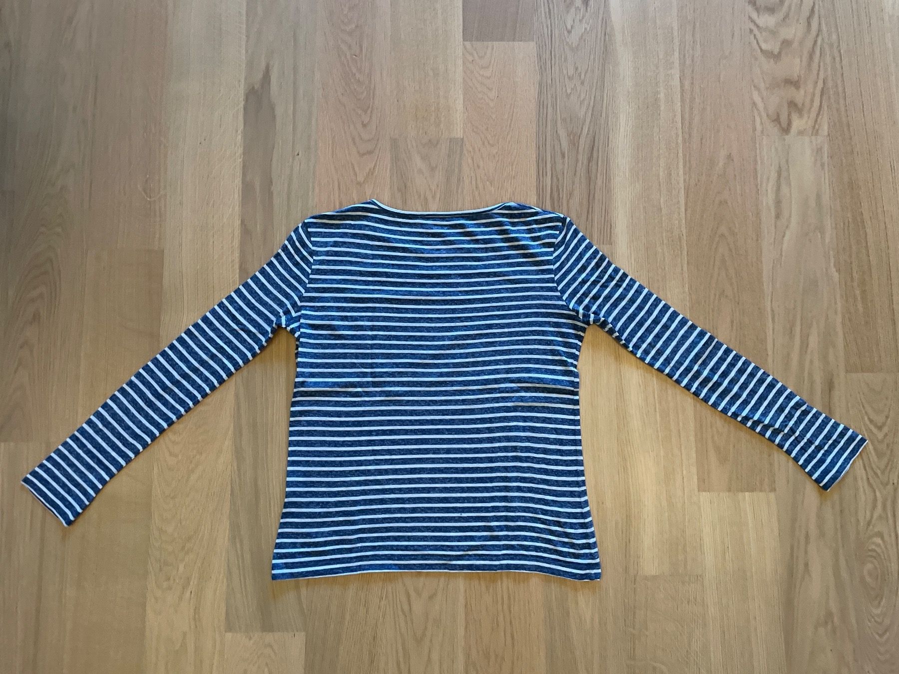 T-shirt: Langarm Tshirt S – Usato da Basel venduto da pilzliii 4