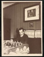 Fotografie junger Mann bei einer Partie 
