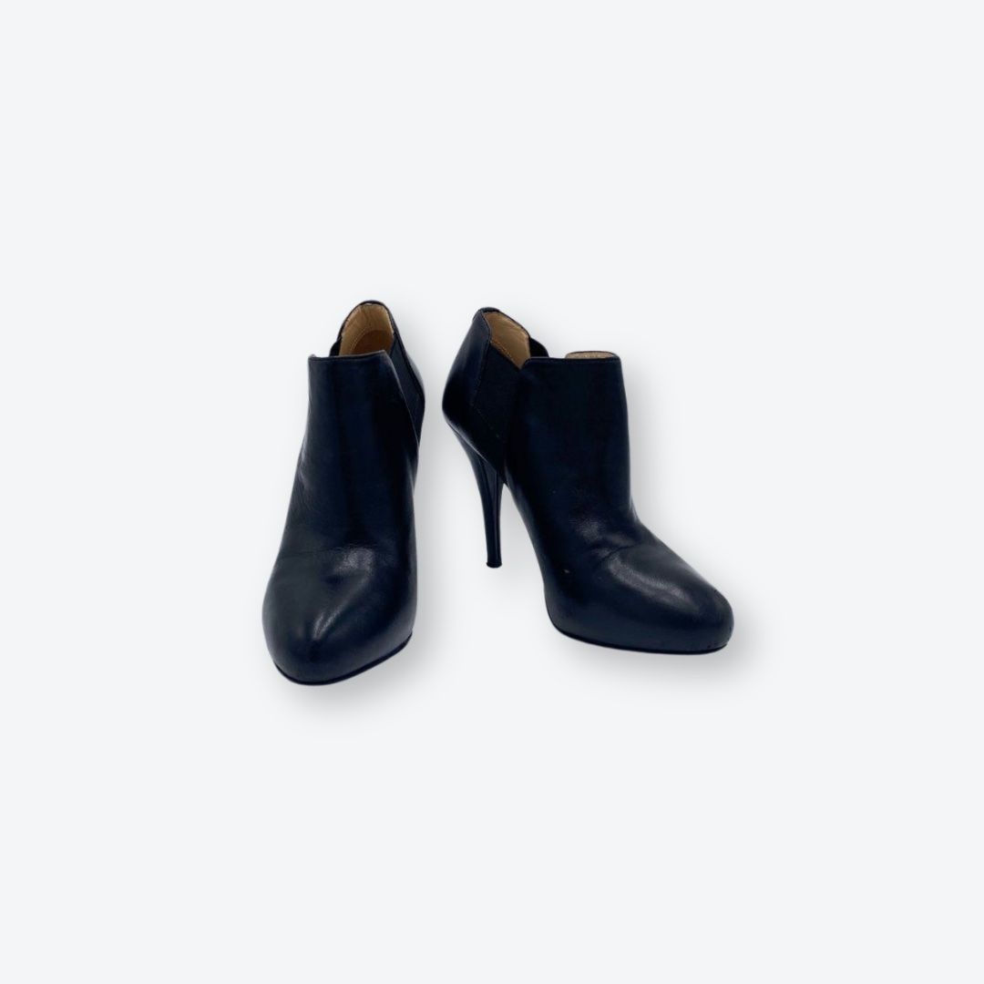 Guess Scarpe da donna: Schwarze GUESS Stiefeletten in Gr. 36 – Usato da Oberkirch LU venduto da petitefashion