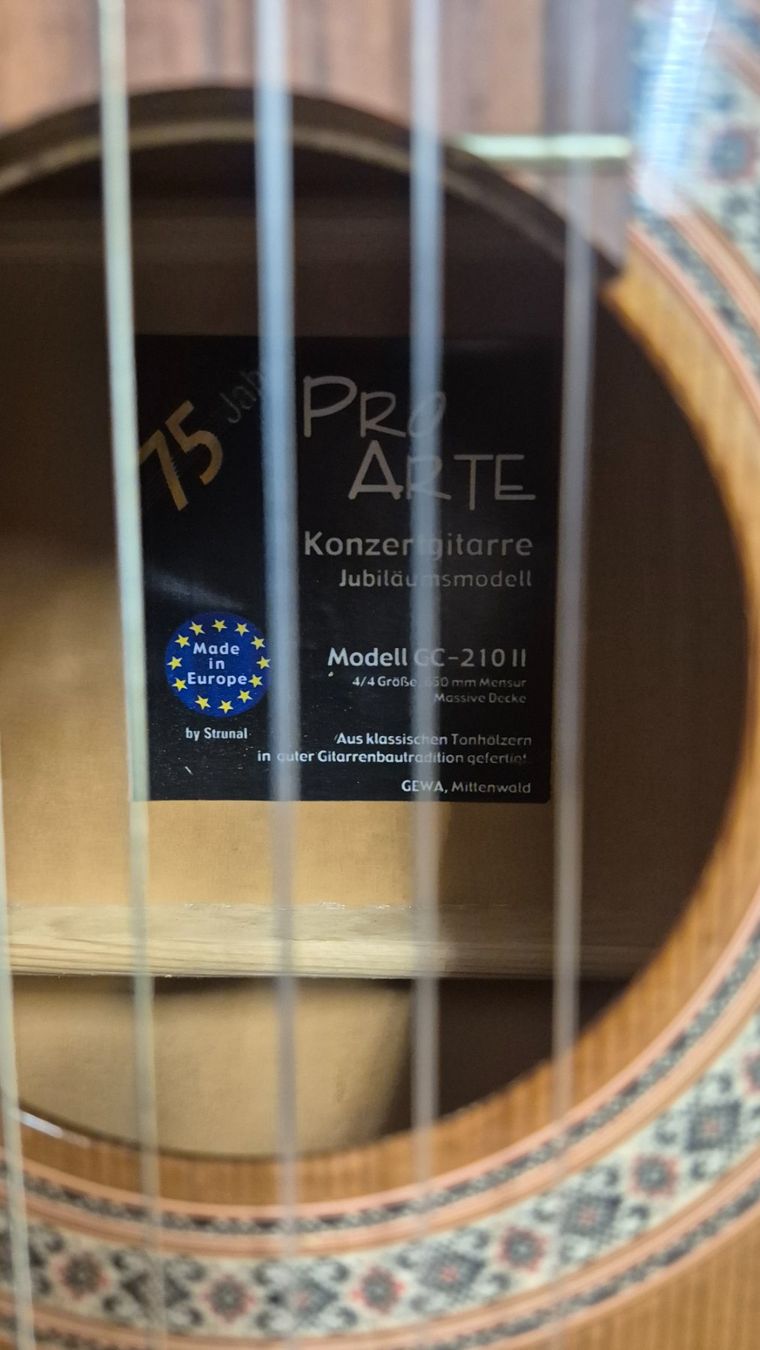 Strumenti musicali: Pro Arte Gitarre Jubiläumsedition – Usato da Winterthur venduto da cbe_5ph7 5