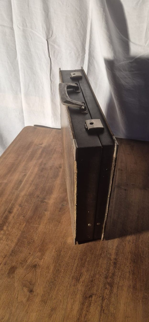 Valigie: Vintage Aktenkoffer / Pilotenkoffer – Usato da Volketswil venduto da Crystallize