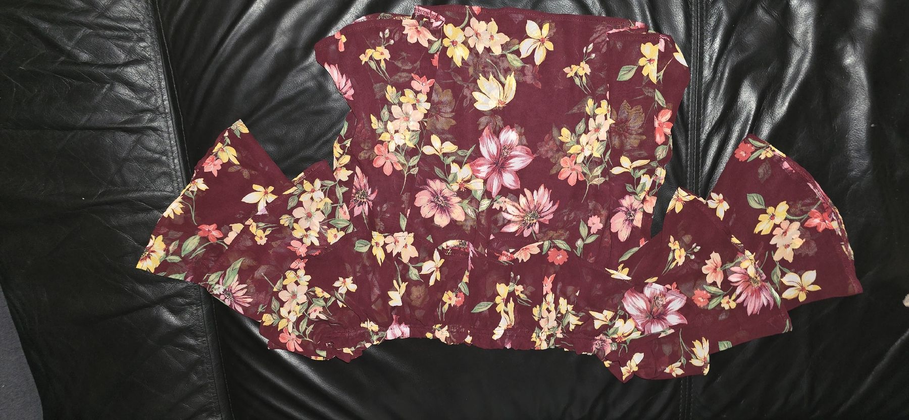 Top:  haut à fleurs taille S état neuf – Nuovo (secondo la descrizione) da Meyrin venduto da lul_6y9f 2