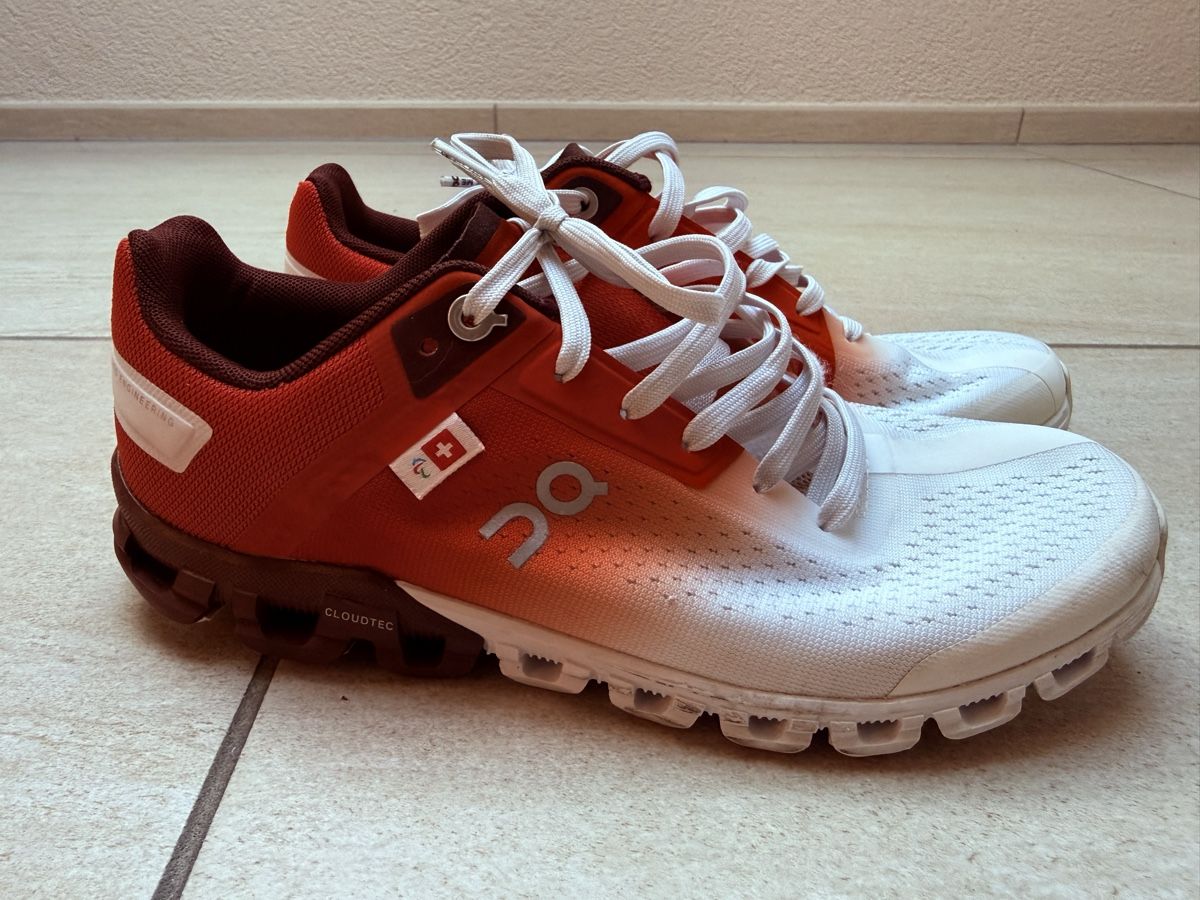 On Damenschuhe: On Cloudflow Laufschuhe Damen Grösse 37 Tokyo – Gebraucht aus Boningen von Tannsebaum