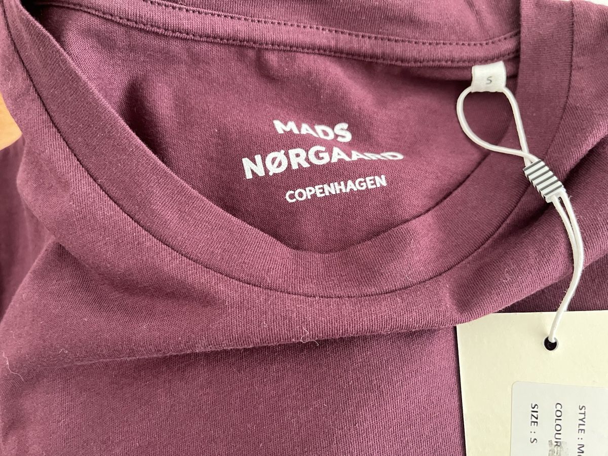 Mads Nørgaard T-shirt: Neues Mads Noorgard Tshirt mit Etikette – Nuovo e nell'imballaggio originale da Wettingen venduto da epe_9vbf 5