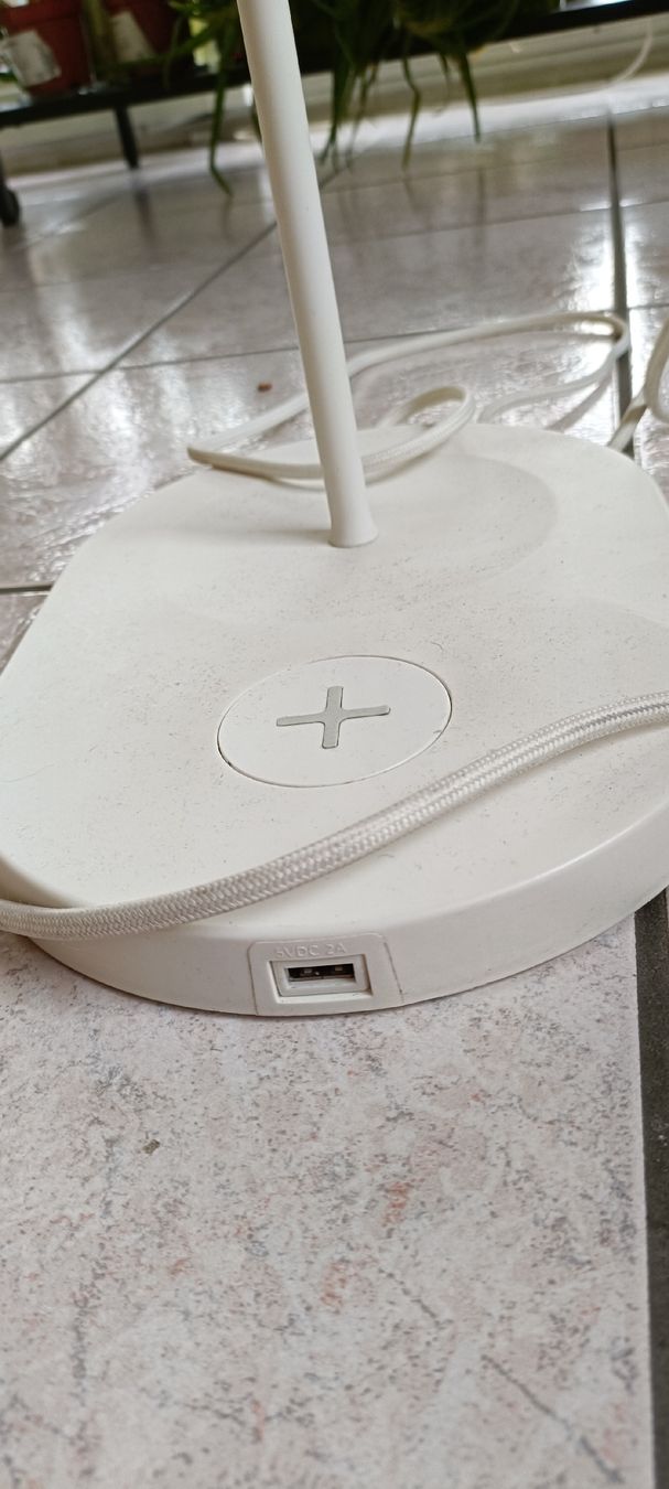 Ikea Lampade: TISCHLAMPE MIT USB charger – Usato da Porza venduto da tbch 2